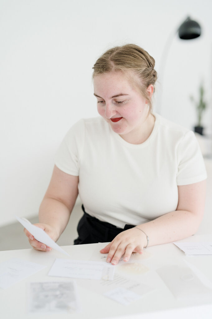 Celine Lamaschansky, Designerin für individuelle Hochzeitspapeterie