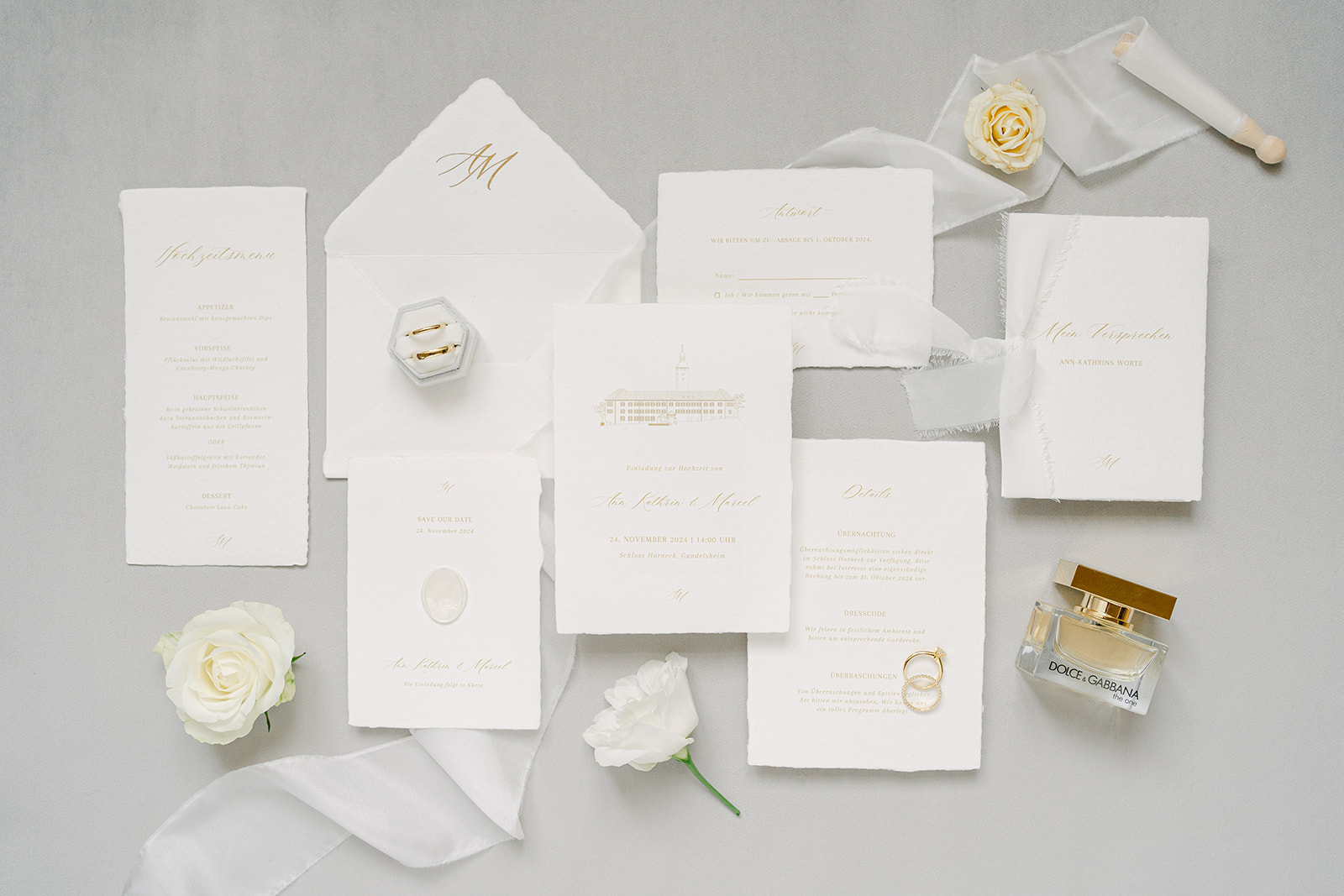 Elegante Hochzeitspapeterie für Schlosshochzeit in gold und weiß